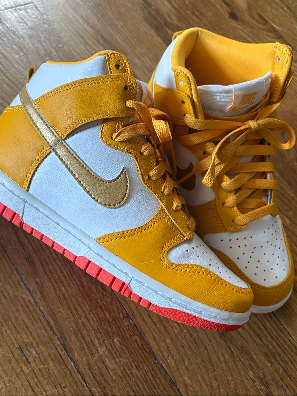 Nike Women High-Top Sneakers in Yellow and White - 5.5